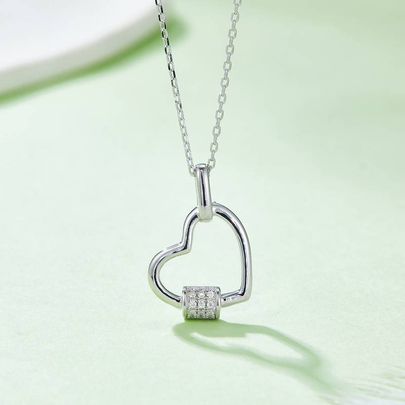 锁芯爱心吊坠S925银莫桑钻厘石D级0.1CT